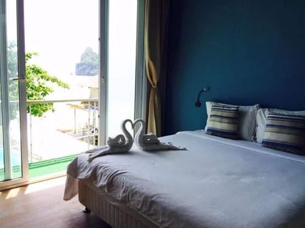 The Beacha Club Hotel Phi Phi Islands Exterior photo