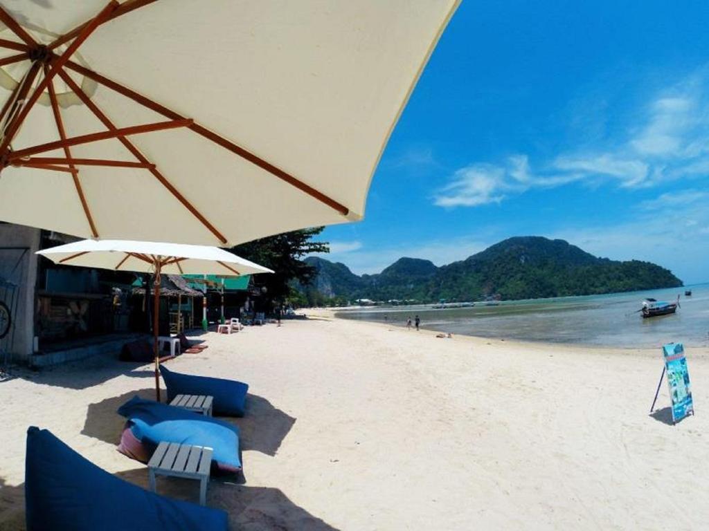 The Beacha Club Hotel Phi Phi Islands Exterior photo