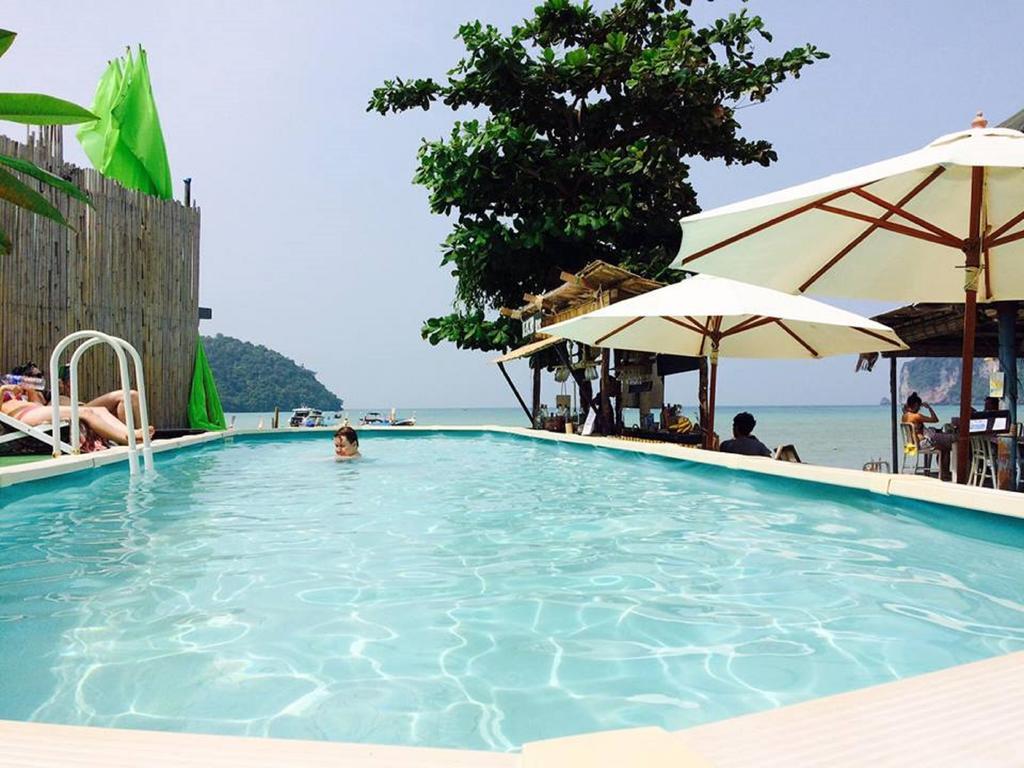The Beacha Club Hotel Phi Phi Islands Exterior photo